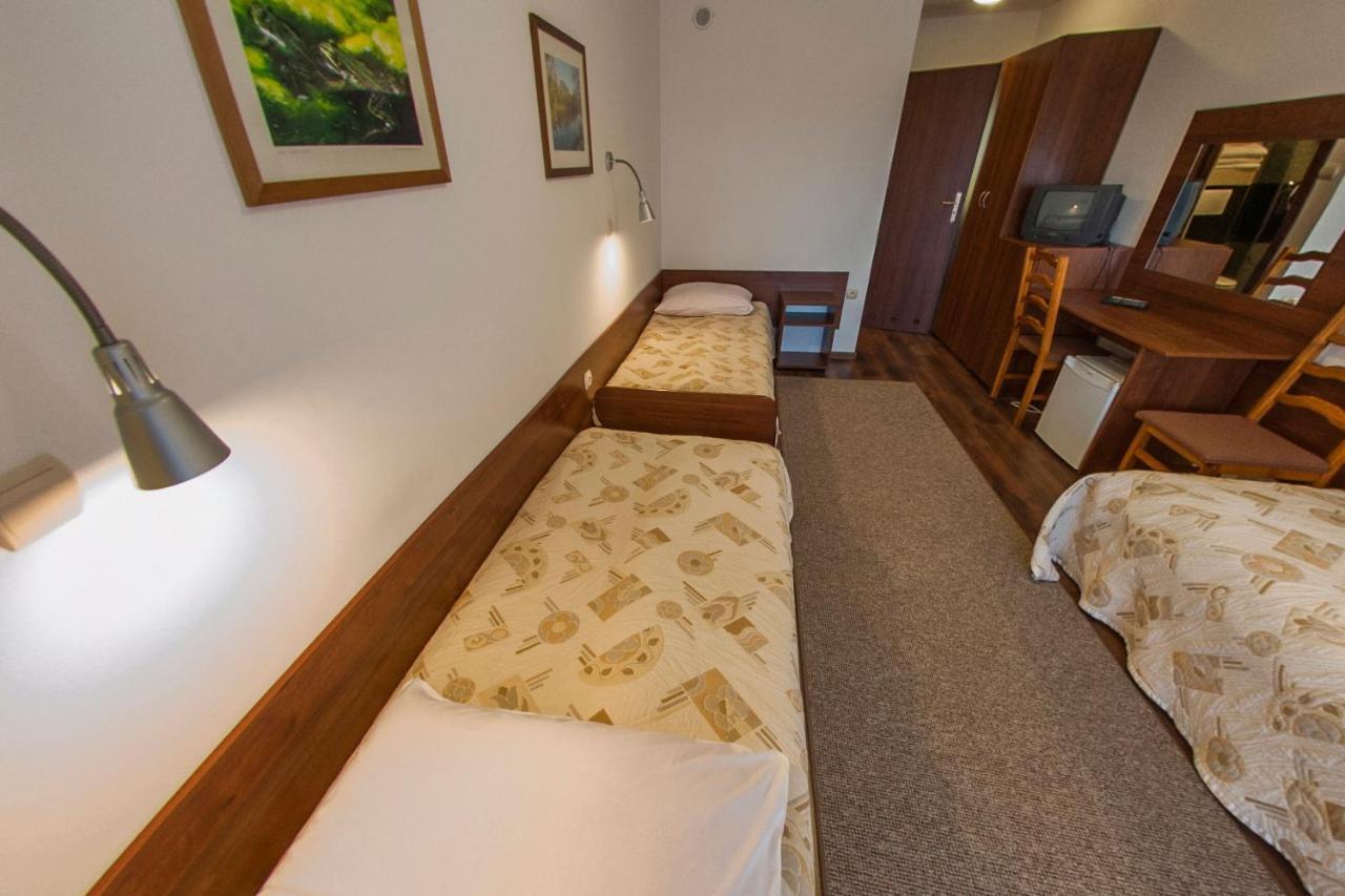 Dom Wczasowy Nadrzecze Bed & Breakfast Brok Bilik gambar